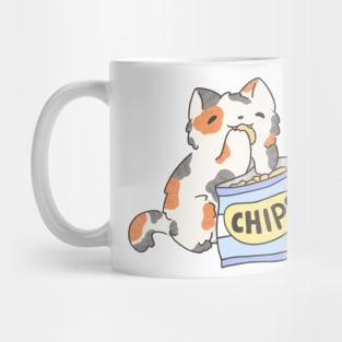 Calico snacking on chips Mug